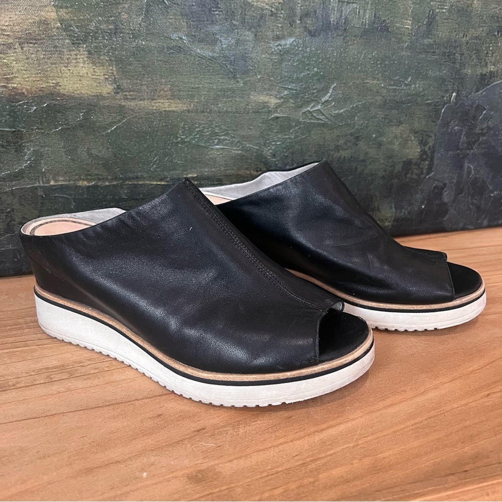 Tamari’s leather shoes